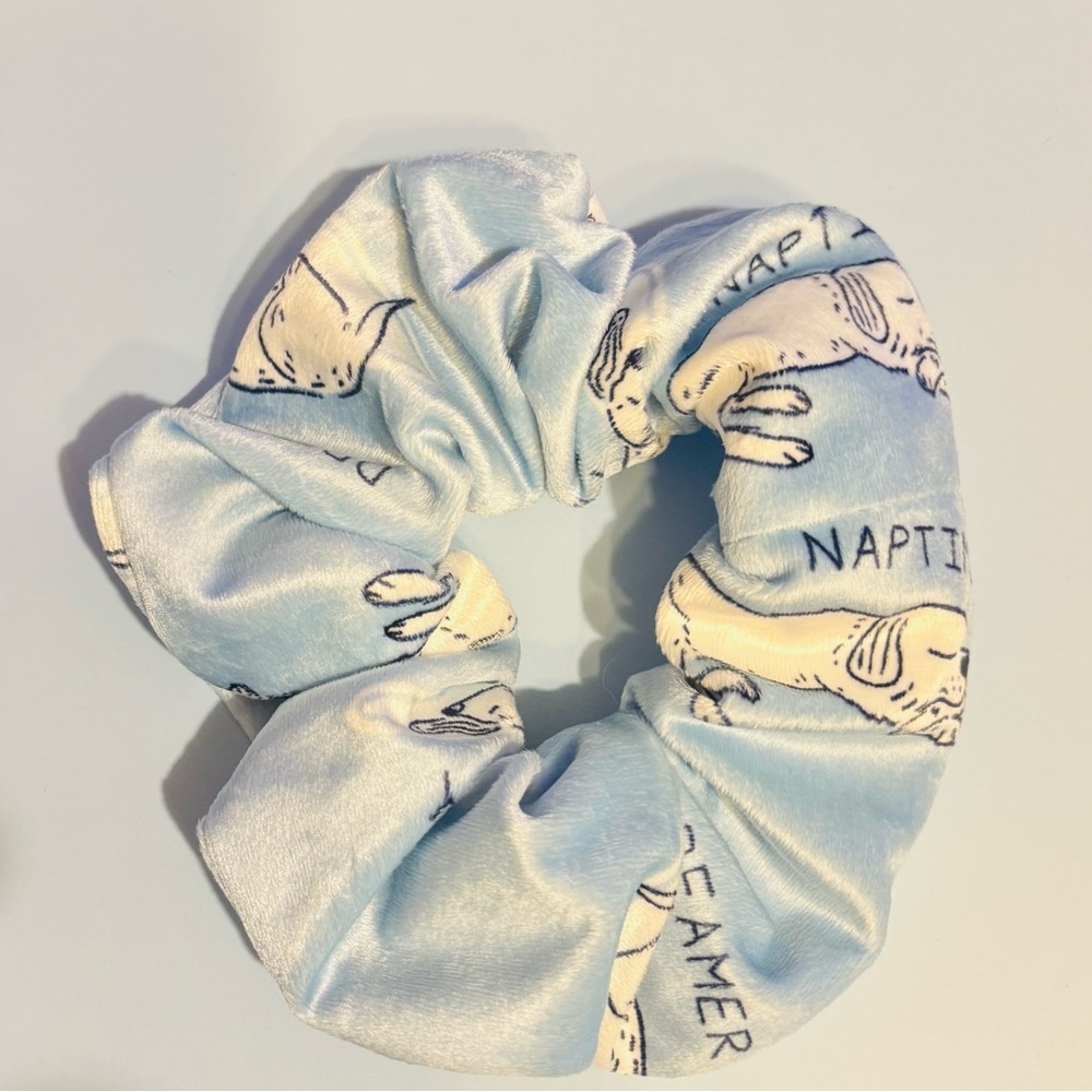 Blue sleeping pup Print Scrunchie